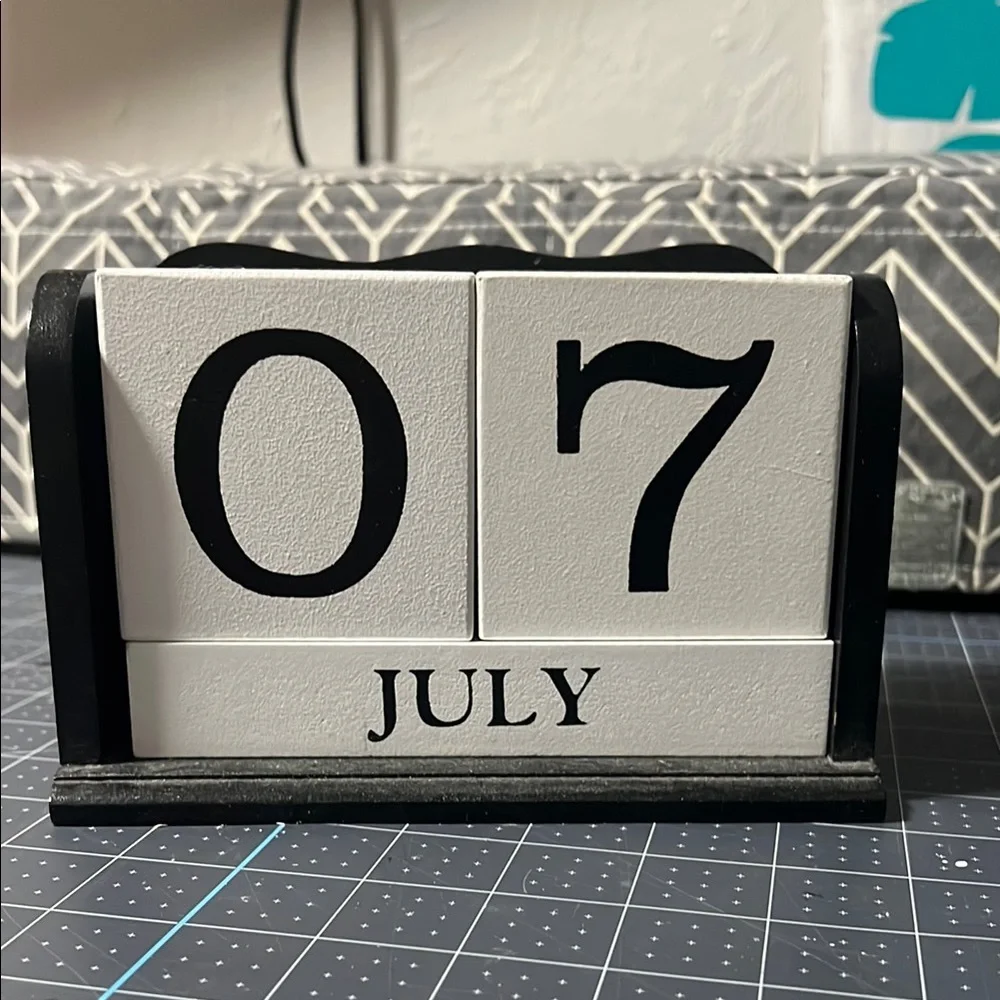 Black and White Wooden Calendar